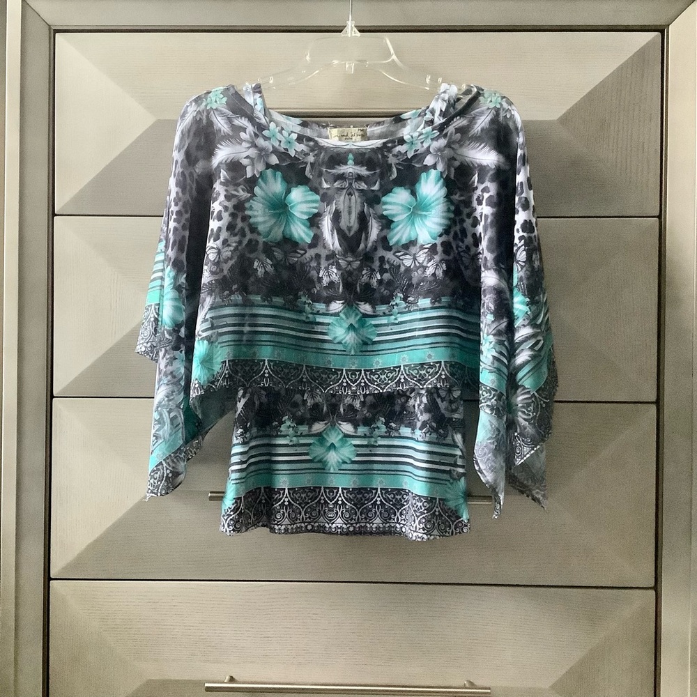 LIVE AND LET LIVE GRAY & GREEN 2 PCS WOMEN’S BLOUSE  - SIZE PM